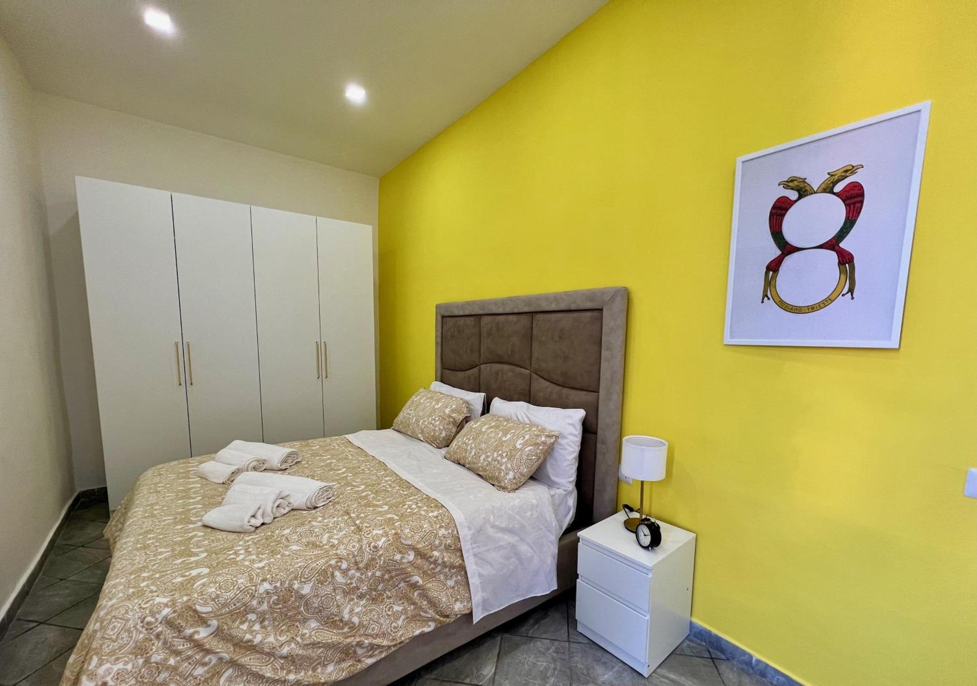 7 House * Neapel